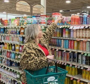 Creator in store with product